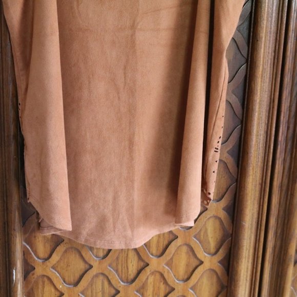 Red Camel Sleeveless Faux Suede Laser Cut Out Scalloped Hem Top - M - Picture 7 of 12